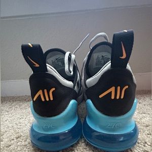 Nike Air Max 270
SIZE 5